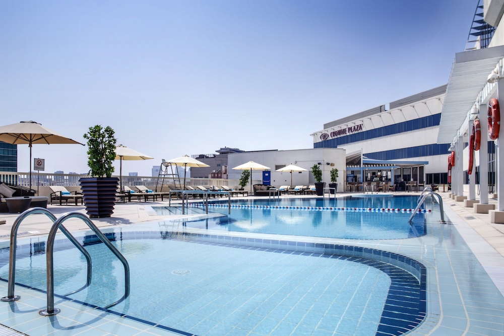 Crowne Plaza Dubai Deira by IHG — Swimming pool in Dubai