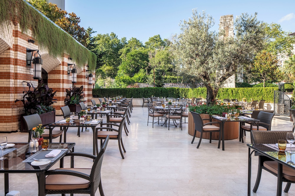 Divan Istanbul — Restaurant & bars in Istanbul, Istanbul
