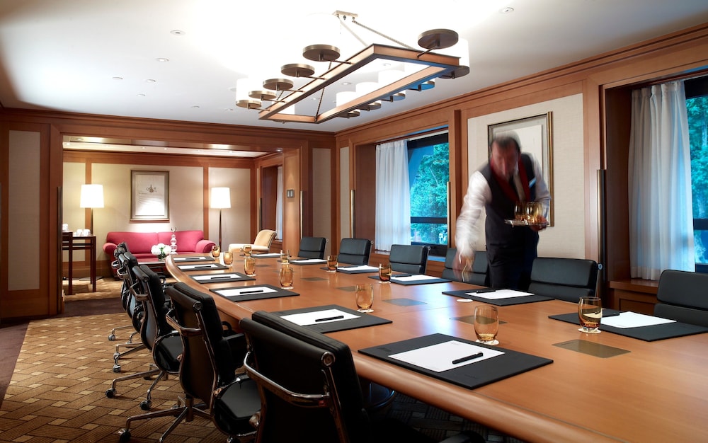 Divan Istanbul — Restaurant & bars in Istanbul, Istanbul
