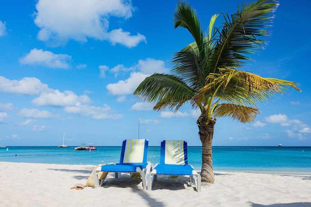 TRYP by Wyndham Aruba Adults Only Hotel — Beach in Noord, Aruba