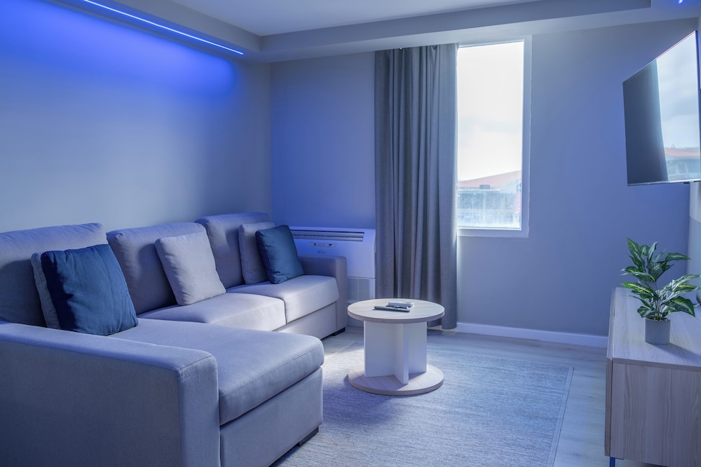 TRYP by Wyndham Aruba Adults Only Hotel — Hotel rooms in Noord, Aruba