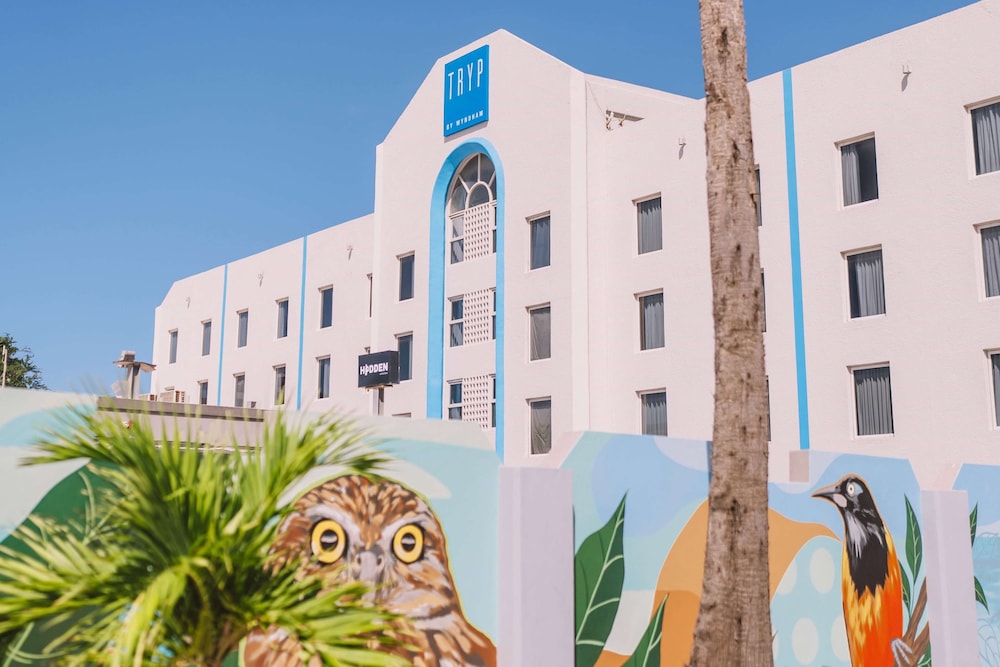 TRYP by Wyndham Aruba Adults Only Hotel — Hotel building in Noord, Aruba