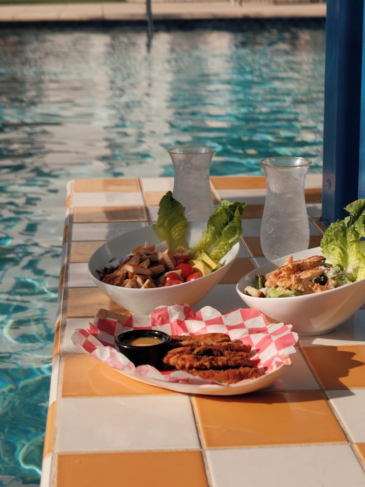 TRYP by Wyndham Aruba Adults Only Hotel — Restaurant & bars in Noord, Aruba