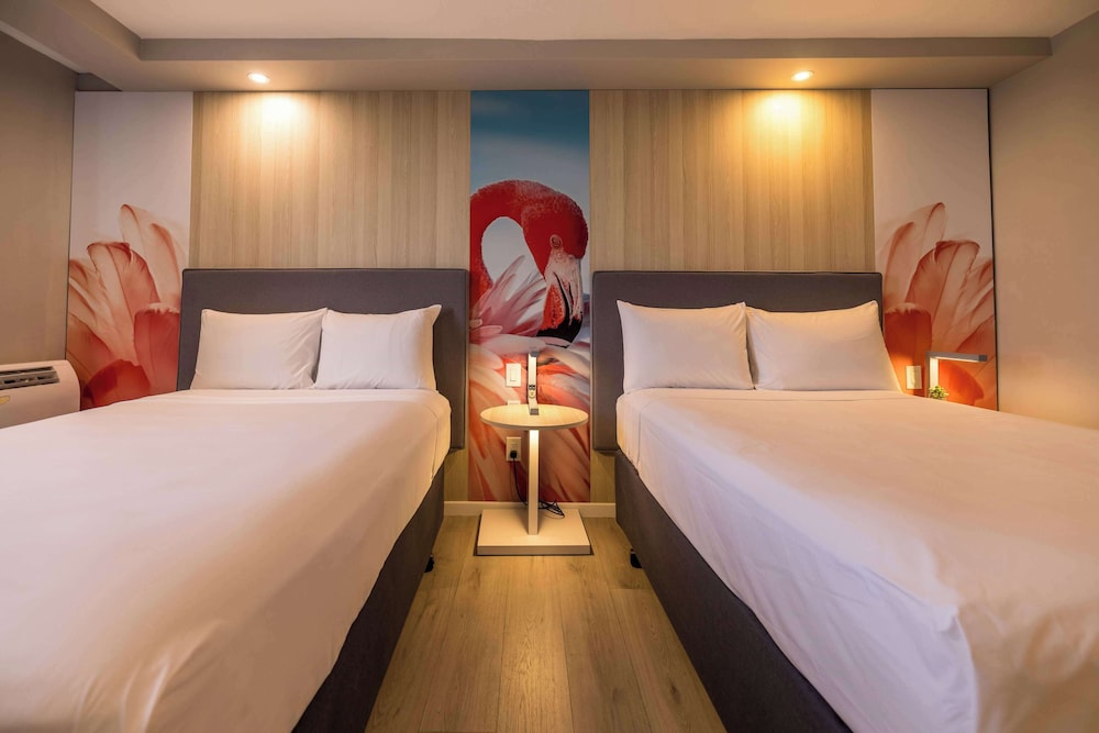 TRYP by Wyndham Aruba Adults Only Hotel — Hotel rooms in Noord, Aruba