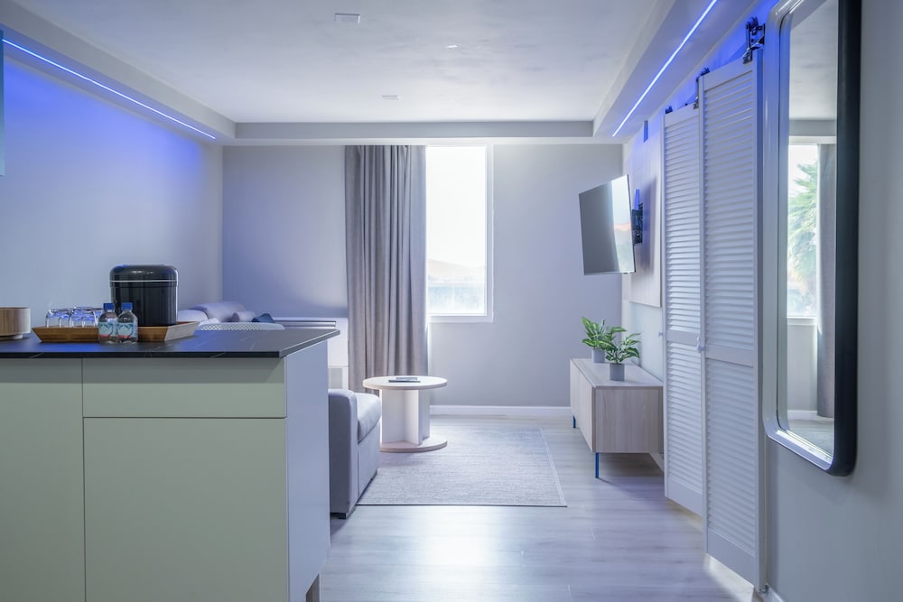 TRYP by Wyndham Aruba Adults Only Hotel — Hotel rooms in Noord, Aruba