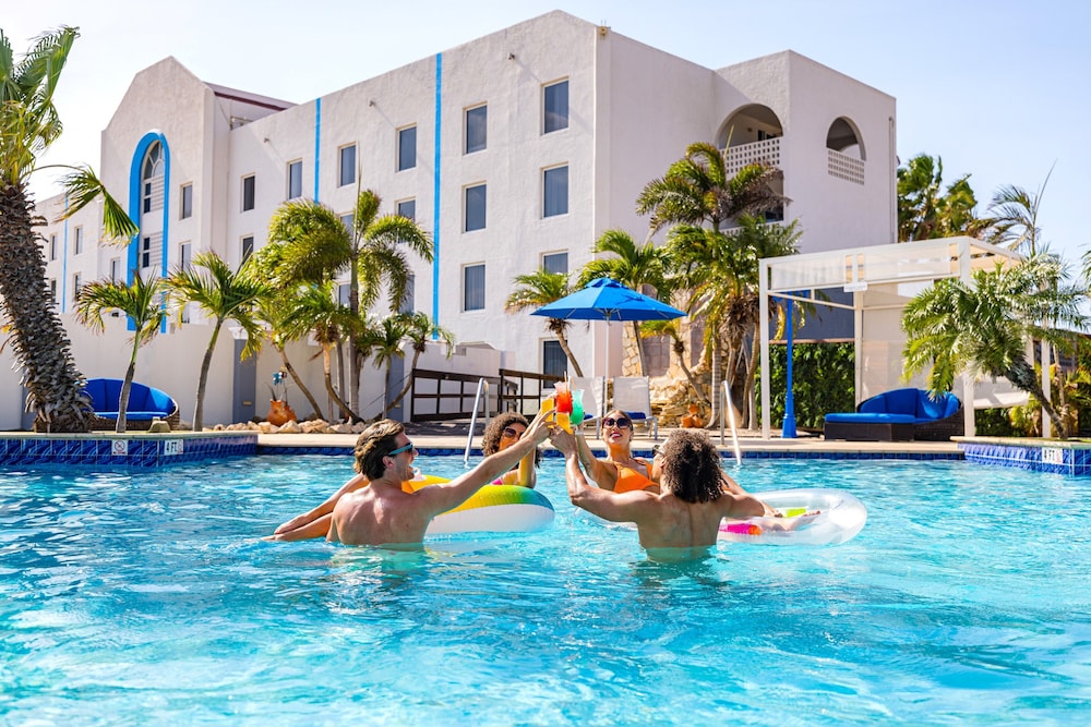 TRYP by Wyndham Aruba Adults Only Hotel — Swimming pool in Noord, Aruba