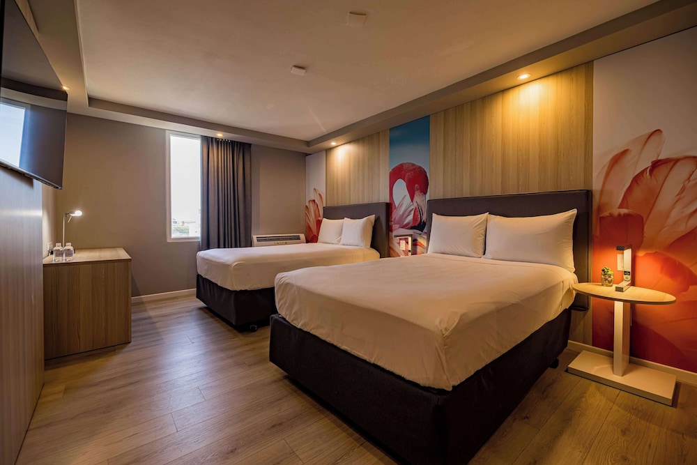 TRYP by Wyndham Aruba Adults Only Hotel — Hotel rooms in Noord, Aruba