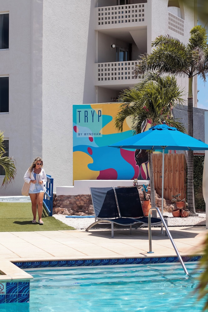 TRYP by Wyndham Aruba Adults Only Hotel — Swimming pool in Noord, Aruba