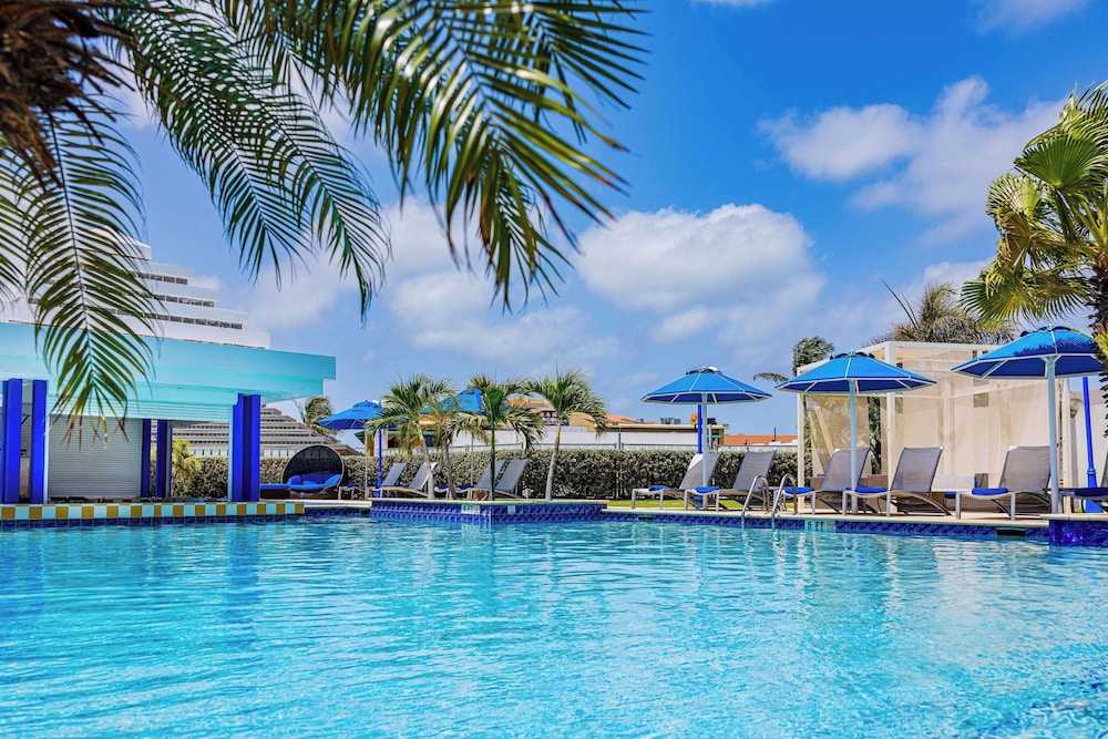 TRYP by Wyndham Aruba Adults Only Hotel — Swimming pool in Noord, Aruba