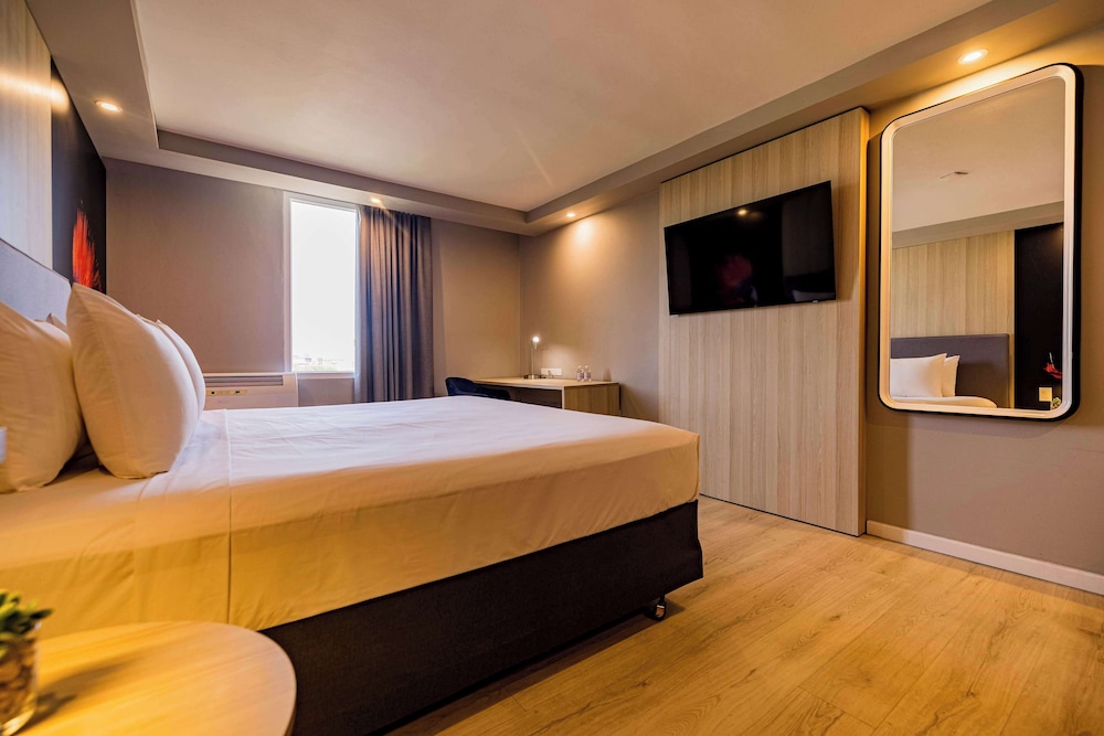 TRYP by Wyndham Aruba Adults Only Hotel — Hotel rooms in Noord, Aruba