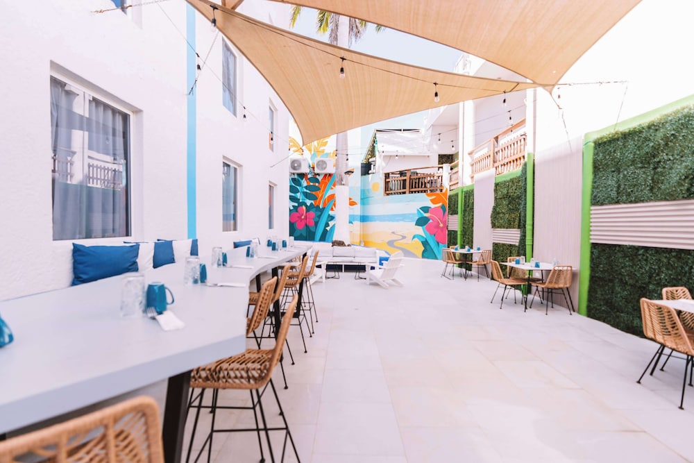 TRYP by Wyndham Aruba Adults Only Hotel — Restaurant & bars in Noord, Aruba