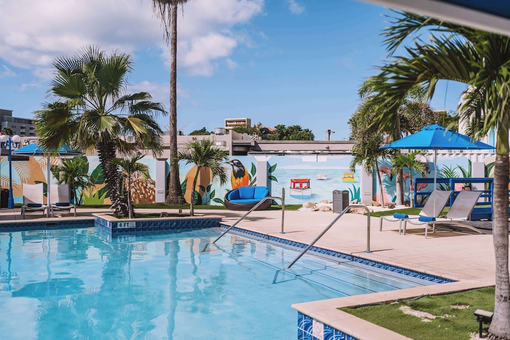 TRYP by Wyndham Aruba Adults Only Hotel — Swimming pool in Noord, Aruba