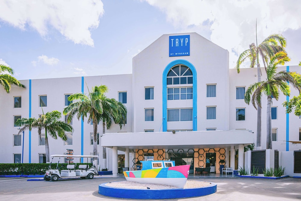 TRYP by Wyndham Aruba Adults Only Hotel — Hotel building in Noord, Aruba