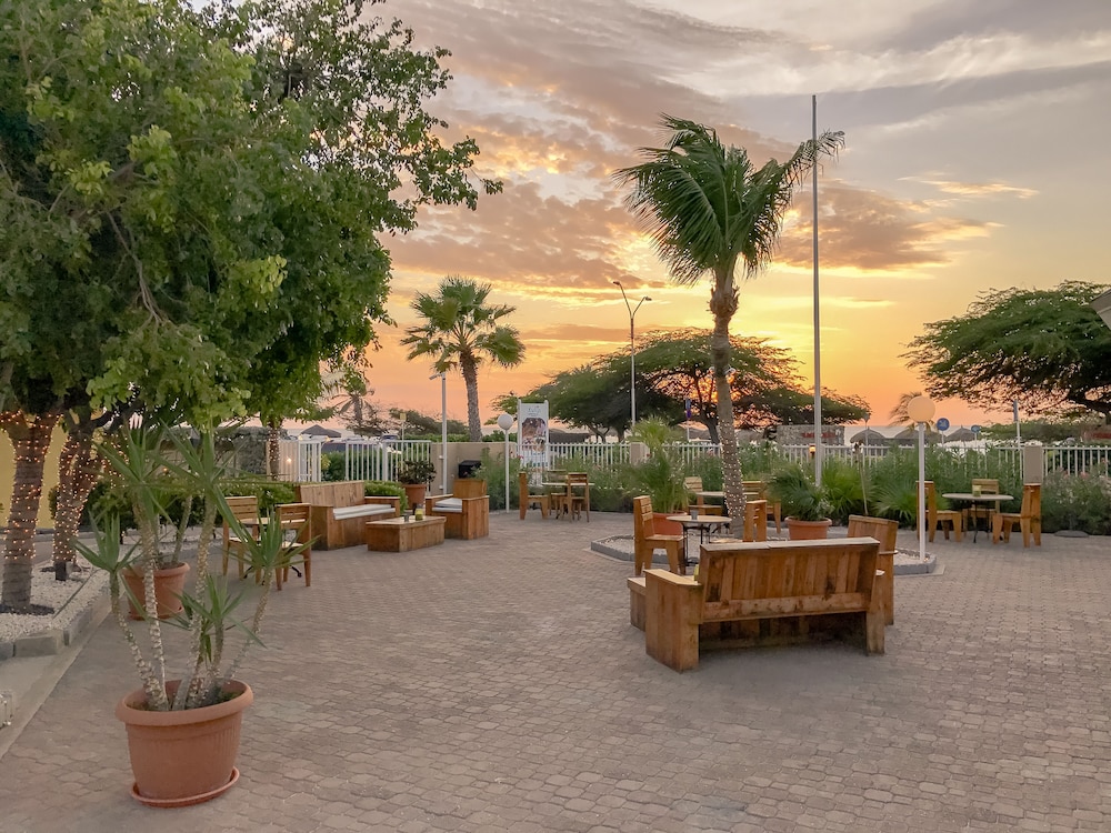 MVC Eagle Beach — Restaurant & bars in Oranjestad, Aruba
