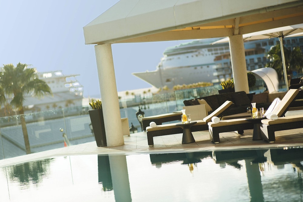 Renaissance Wind Creek Aruba Resort — Swimming pool in Oranjestad, Aruba