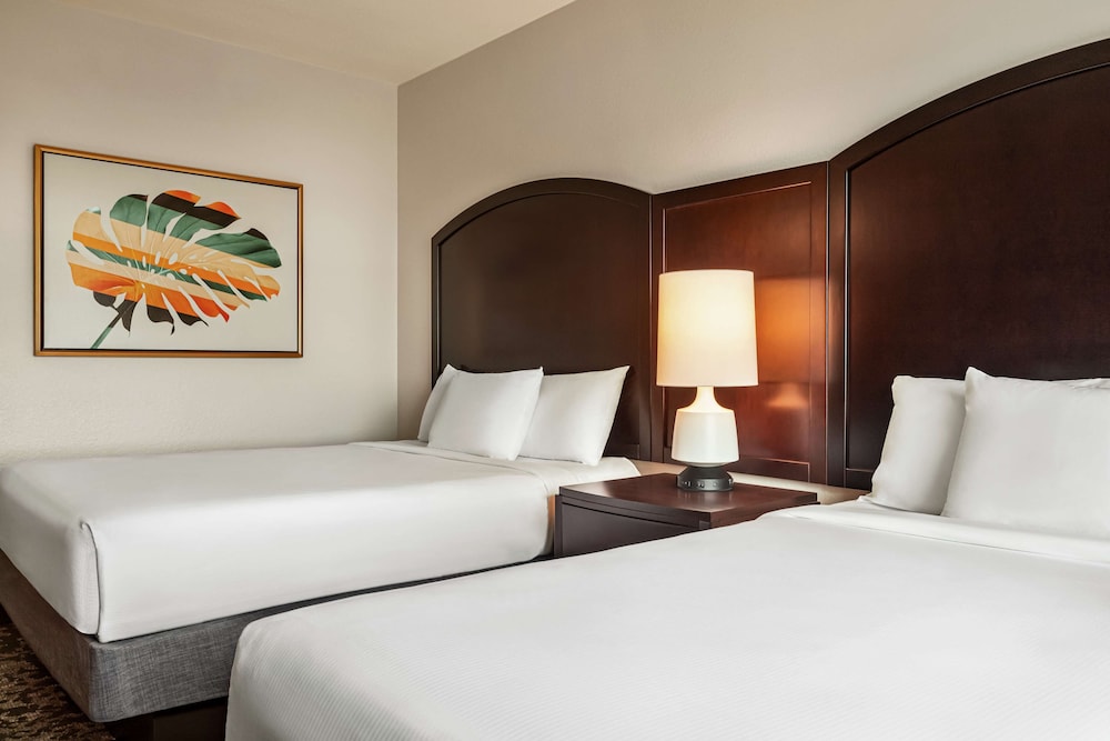 Embassy Suites by Hilton Orlando Lake Buena Vista South — Hotel rooms in Kissimmee, Florida