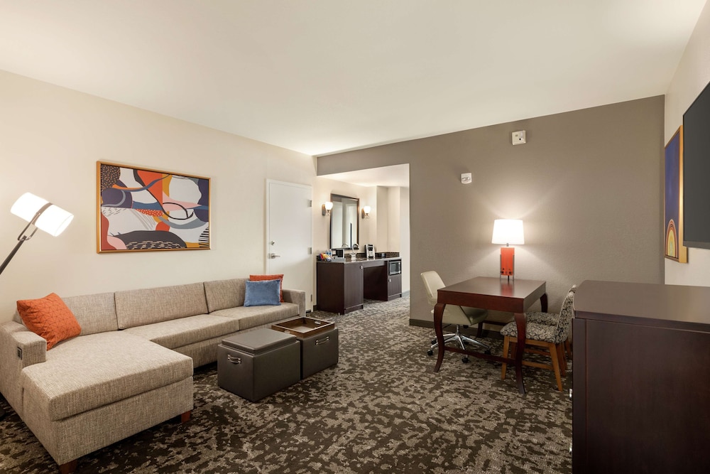 Embassy Suites by Hilton Orlando Lake Buena Vista South — Hotel rooms in Kissimmee, Florida