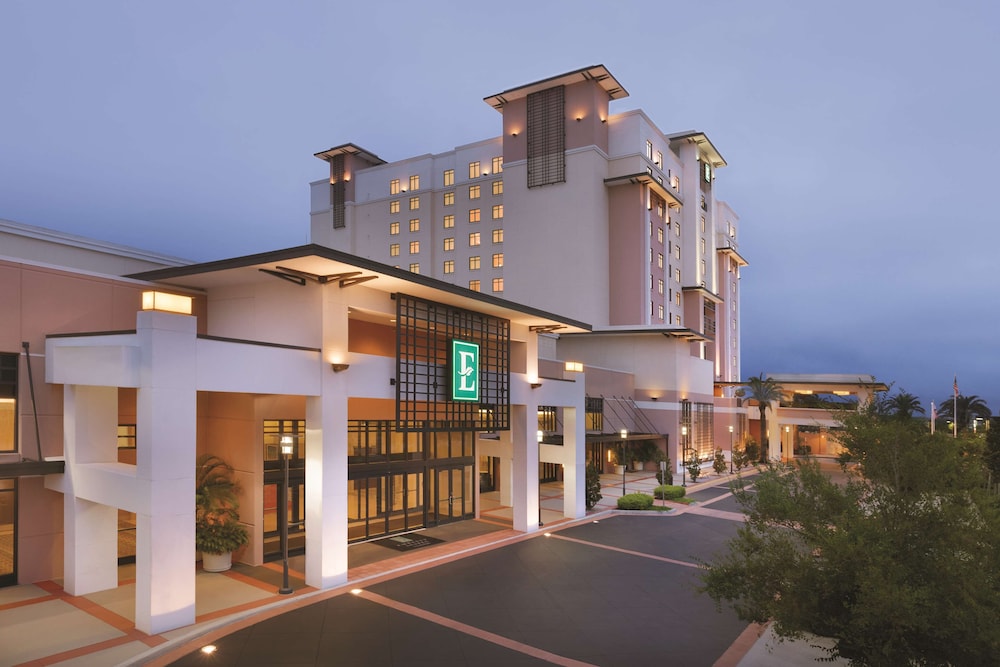 Embassy Suites by Hilton Orlando Lake Buena Vista South — Hotel building in Kissimmee, Florida