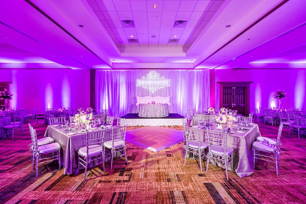 Embassy Suites by Hilton Orlando Lake Buena Vista South — Hotel building in Kissimmee, Florida