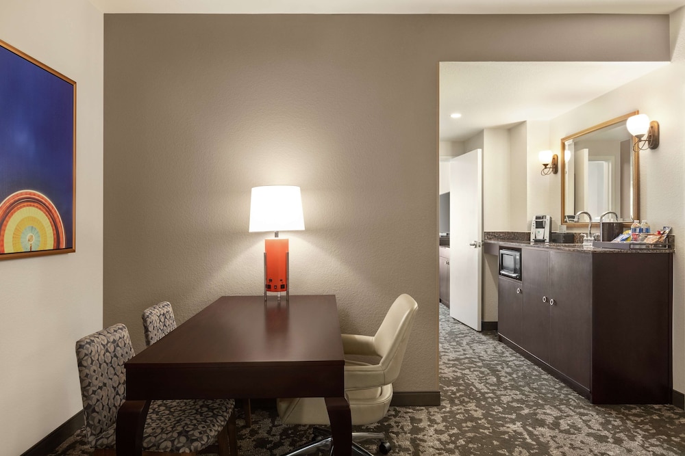 Embassy Suites by Hilton Orlando Lake Buena Vista South — Hotel rooms in Kissimmee, Florida