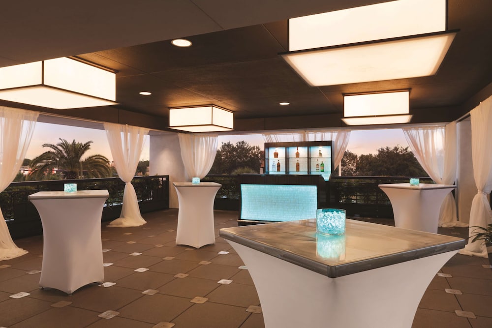 Embassy Suites by Hilton Orlando Lake Buena Vista South — Restaurant & bars in Kissimmee, Florida