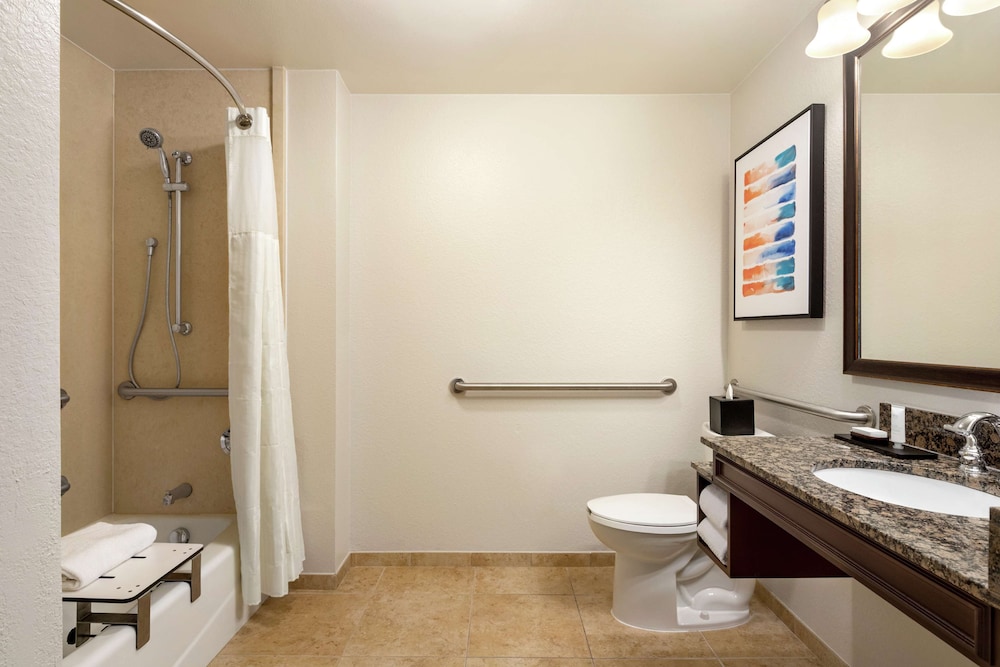 Embassy Suites by Hilton Orlando Lake Buena Vista South — Hotel rooms in Kissimmee, Florida