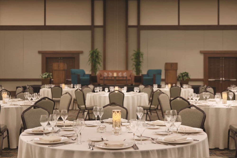 Embassy Suites by Hilton Orlando Lake Buena Vista South — Restaurant & bars in Kissimmee, Florida