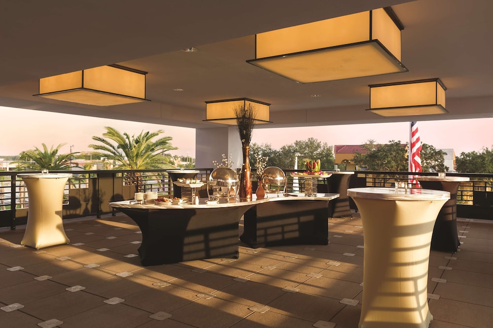 Embassy Suites by Hilton Orlando Lake Buena Vista South — Restaurant & bars in Kissimmee, Florida