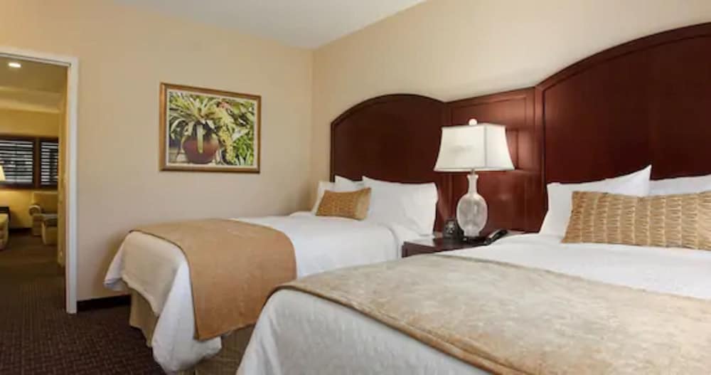 Embassy Suites by Hilton Orlando Lake Buena Vista South — Hotel rooms in Kissimmee, Florida