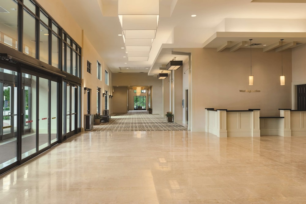 Embassy Suites by Hilton Orlando Lake Buena Vista South — Hotel building in Kissimmee, Florida
