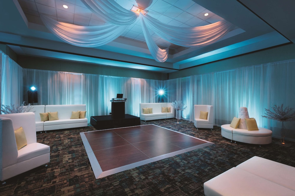 Embassy Suites by Hilton Orlando Lake Buena Vista South — Restaurant & bars in Kissimmee, Florida