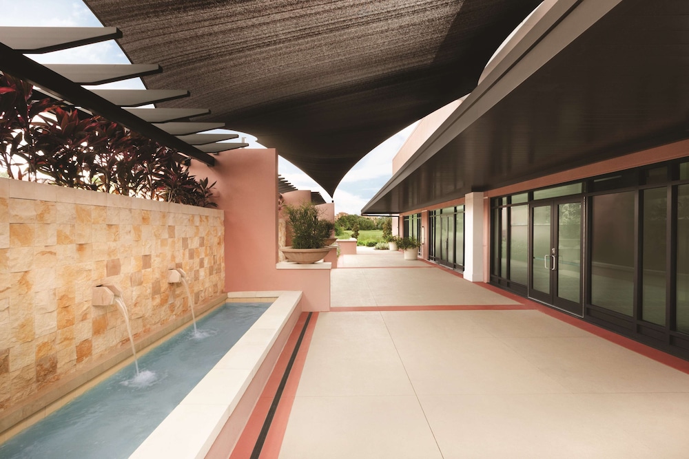 Embassy Suites by Hilton Orlando Lake Buena Vista South — Hotel building in Kissimmee, Florida