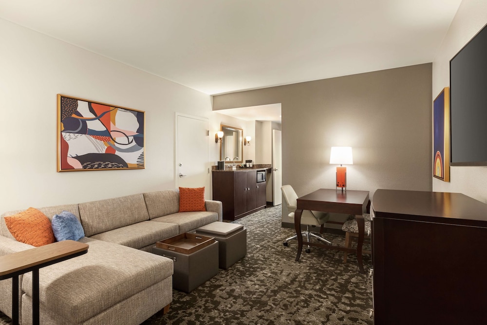 Embassy Suites by Hilton Orlando Lake Buena Vista South — Hotel rooms in Kissimmee, Florida
