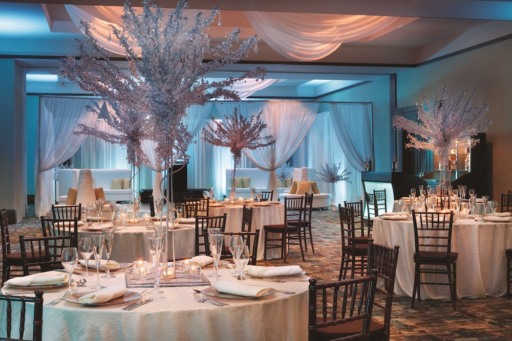 Embassy Suites by Hilton Orlando Lake Buena Vista South — Restaurant & bars in Kissimmee, Florida