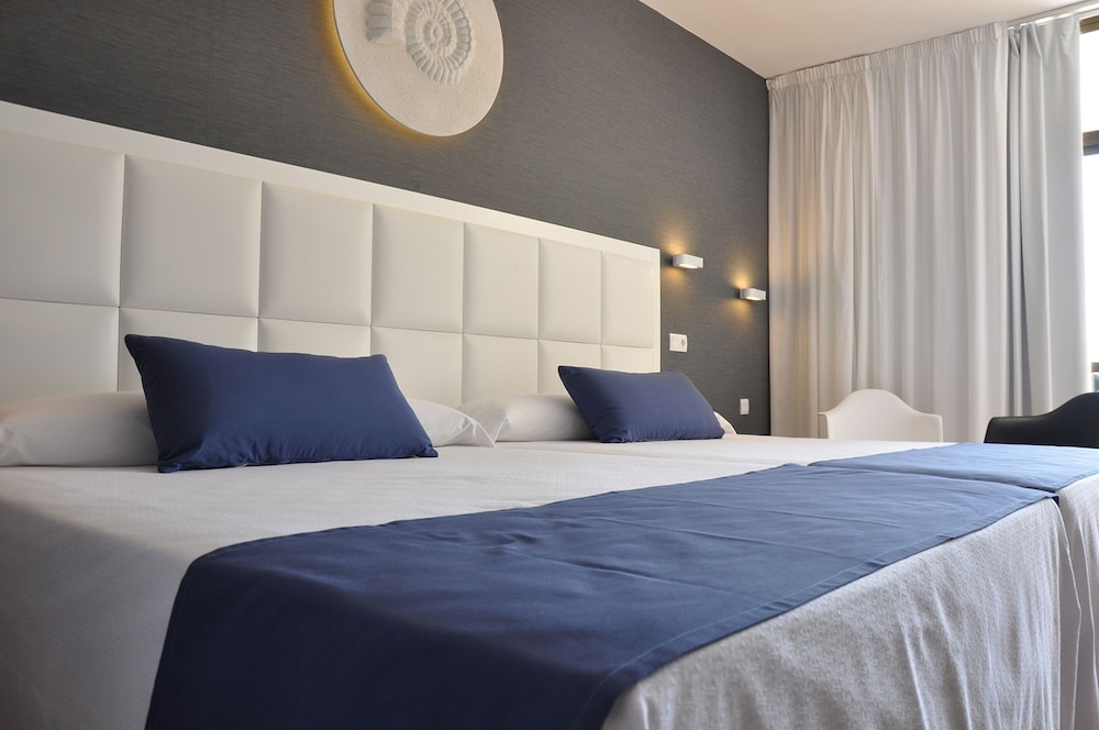Evenia Olympic Garden — Hotel rooms in Lloret de Mar, Catalonia