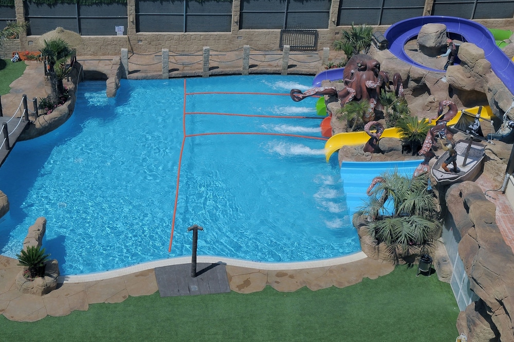 Evenia Olympic Garden — Swimming pool in Lloret de Mar, Catalonia