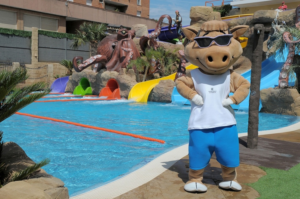 Evenia Olympic Garden — Swimming pool in Lloret de Mar, Catalonia