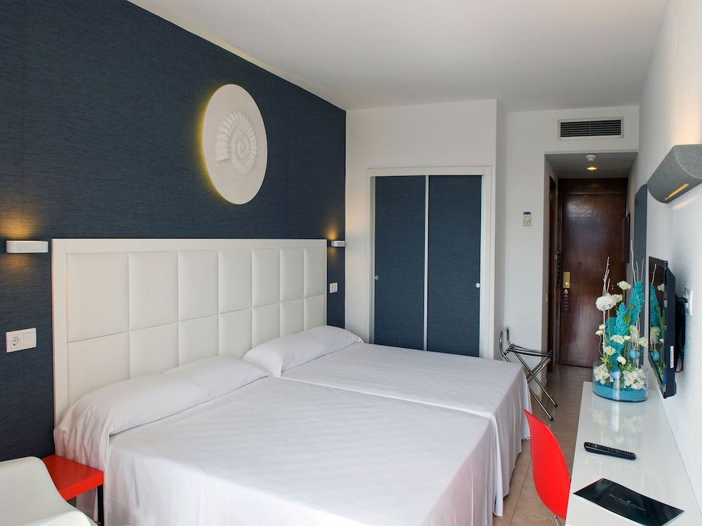 Evenia Olympic Garden — Hotel rooms in Lloret de Mar, Catalonia