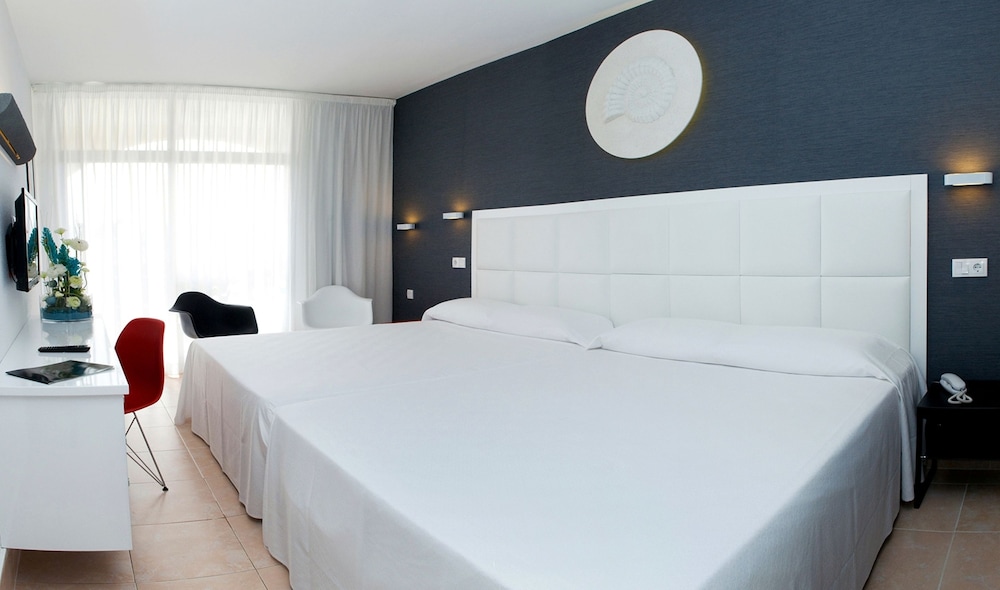 Evenia Olympic Garden — Hotel rooms in Lloret de Mar, Catalonia