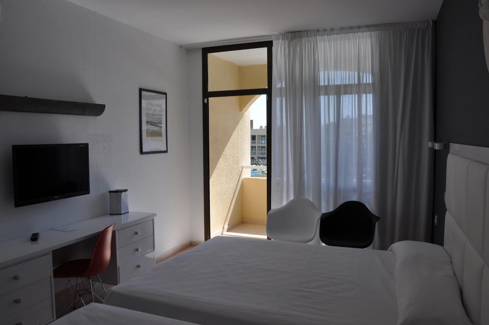 Evenia Olympic Garden — Hotel rooms in Lloret de Mar, Catalonia