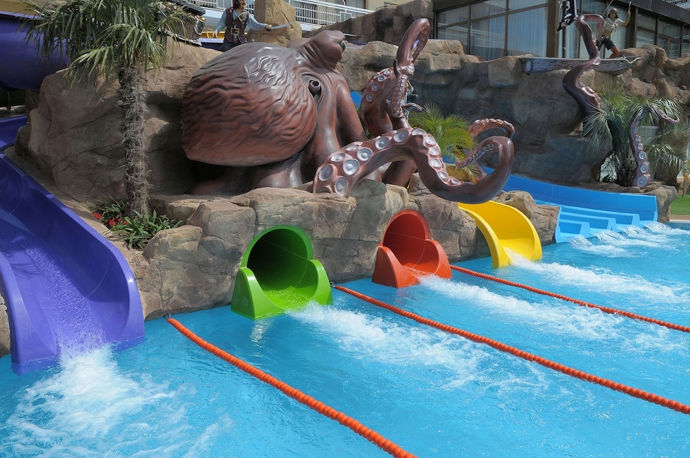 Evenia Olympic Garden — Swimming pool in Lloret de Mar, Catalonia