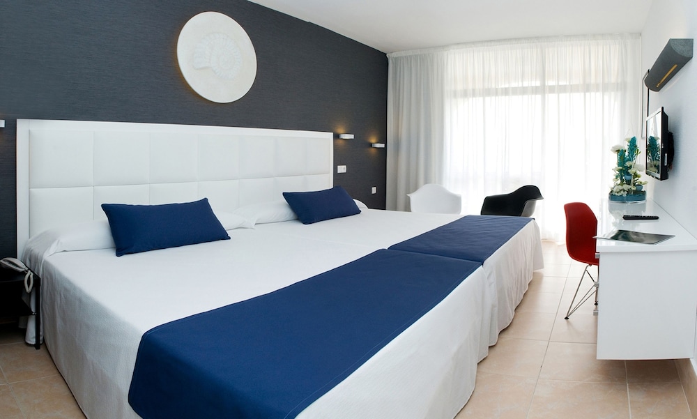 Evenia Olympic Garden — Hotel rooms in Lloret de Mar, Catalonia