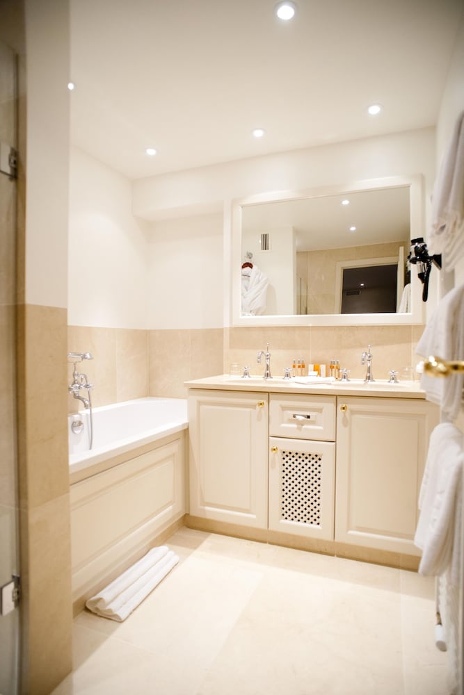 Dukes’ Palace Residence – by Dukes’ Hotel Collection — Hotel rooms in Bruges, Flanders