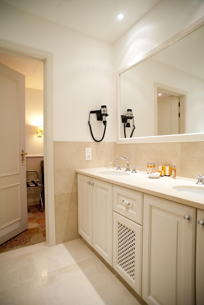 Dukes’ Palace Residence – by Dukes’ Hotel Collection — Hotel rooms in Bruges, Flanders