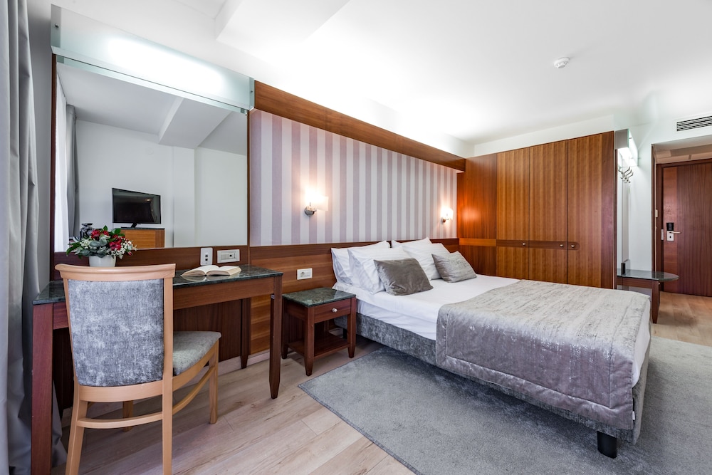 Hotel Uvala — Hotel rooms in Dubrovnik, Dubrovnik-Neretva