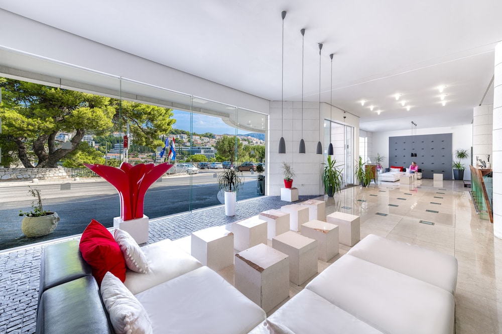 Hotel Uvala — Hotel building in Dubrovnik, Dubrovnik-Neretva