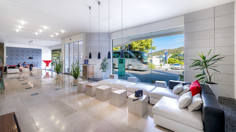 Hotel Uvala — Hotel building in Dubrovnik, Dubrovnik-Neretva