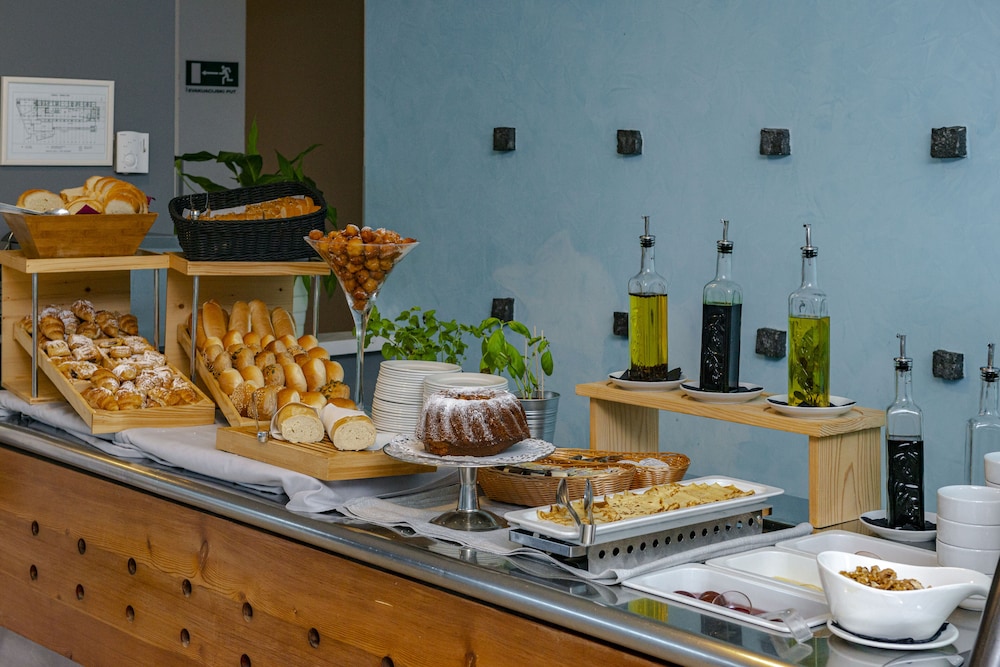 Hotel Uvala — Restaurant & bars in Dubrovnik, Dubrovnik-Neretva