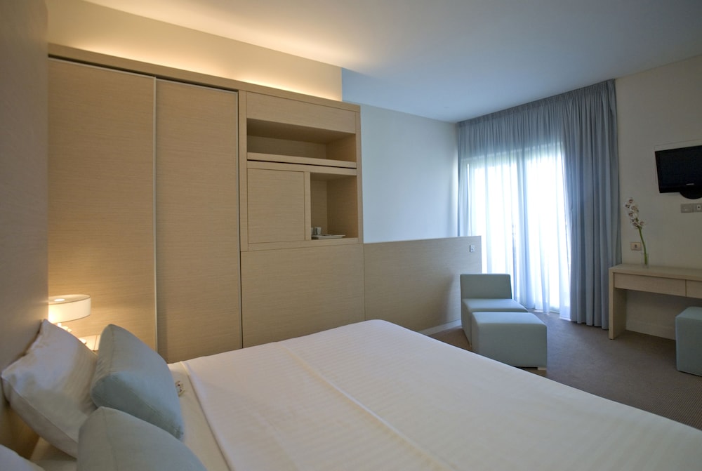 Capo Bay Hotel — Rooms in Protaras, Famagusta Region