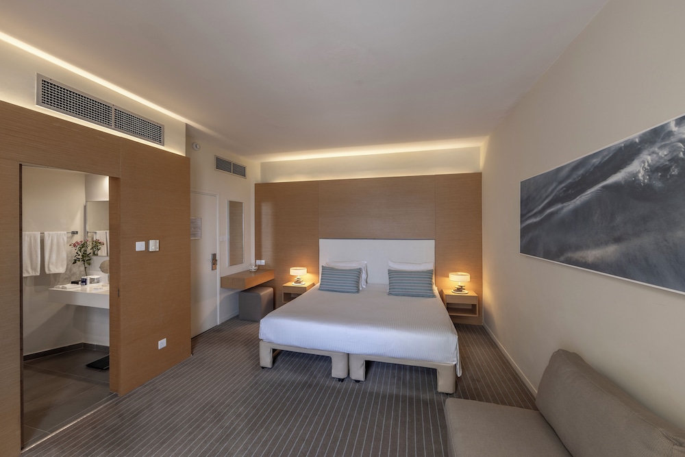 Capo Bay Hotel — Rooms in Protaras, Famagusta Region